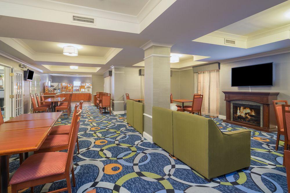 Holiday Inn Express Hotel & Suites Easton By Ihg Exterior foto